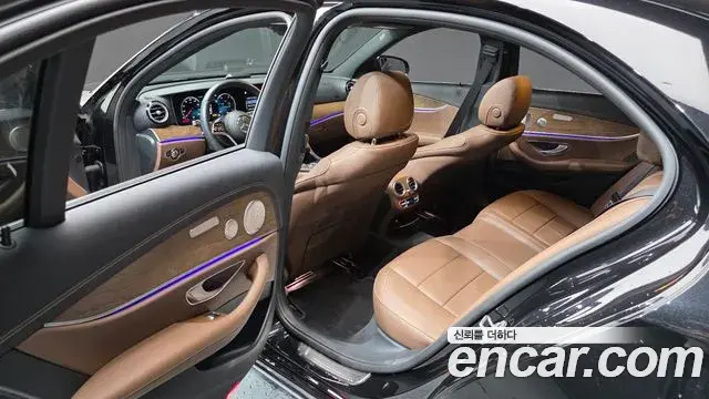 Mercedes-Benz E-Class 2021 — Фото 11/20
