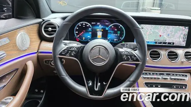 Mercedes-Benz E-Class 2021 — Фото 12/20