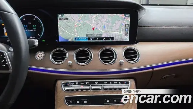 Mercedes-Benz E-Class 2021 — Фото 17/20