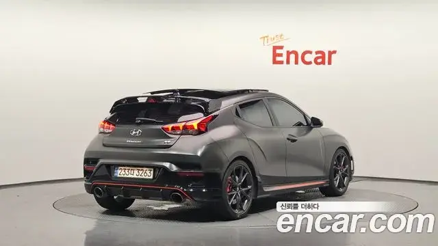 Hyundai Veloster 2021 — Фото 2/20