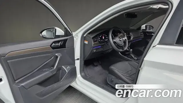 Volkswagen Jetta 2021 — Photo 22/33