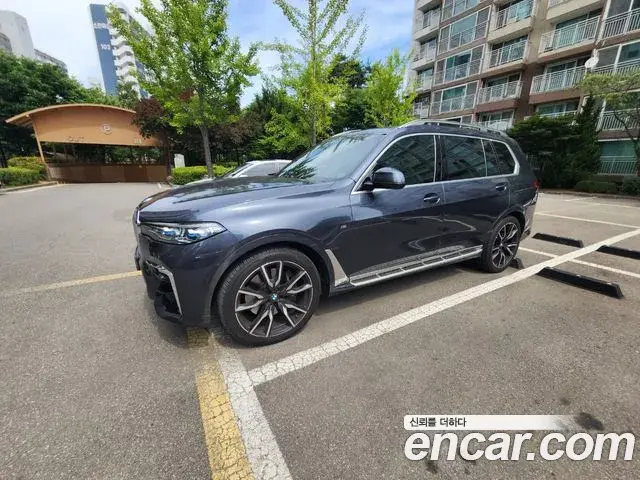 BMW X7 2021 — Фото 1/20
