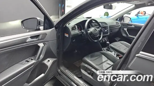 Volkswagen Tiguan 2018 — Фото 10/20