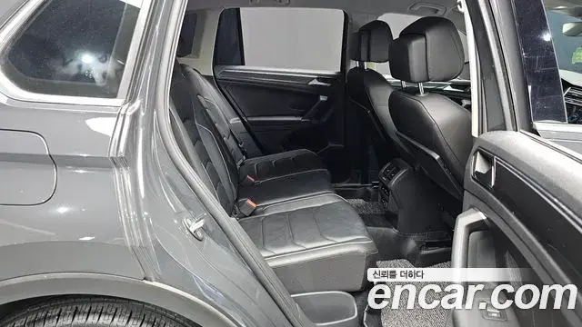 Volkswagen Tiguan 2018 — Фото 11/20