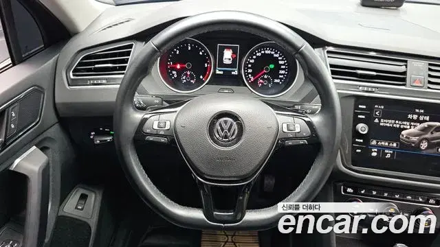Volkswagen Tiguan 2018 — Фото 12/20