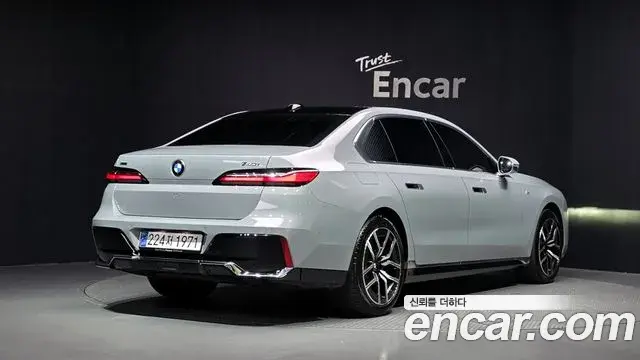 BMW 7 Series 2025 — Photo 2/20