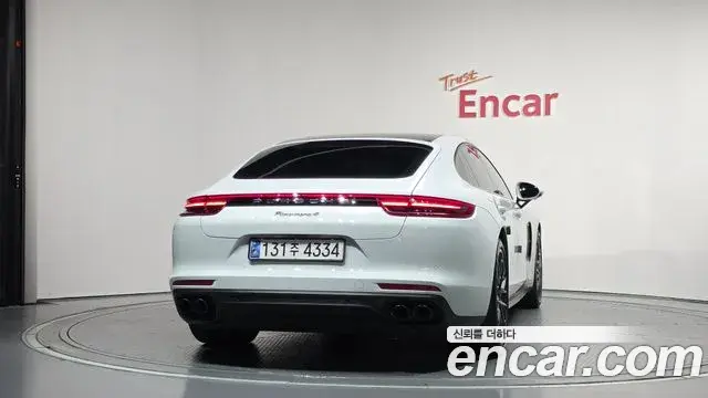Porsche Panamera 2018 — Фото 4/20