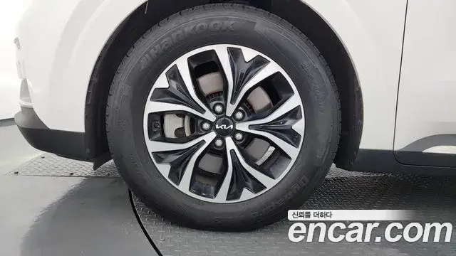 Kia Carnival 2022 — Фото 4/20