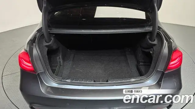 BMW 3 Series 2018 — Фото 17/20