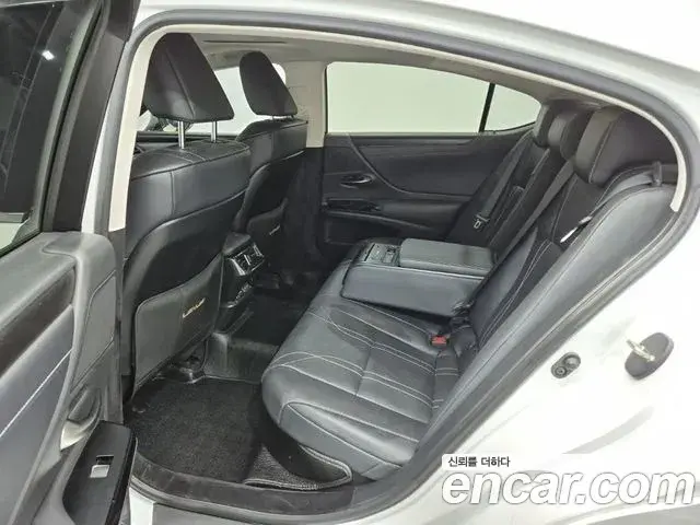 Lexus ES300h 2022 — Şəkil 11/19