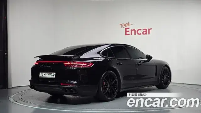 Porsche Panamera 2020 — Фото 2/20