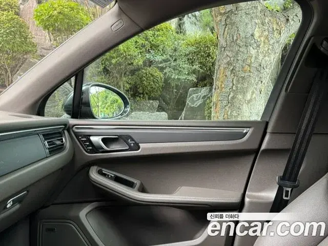 Porsche Macan 2019 — Фото 9/20