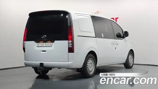 Hyundai Staria 2023 — Фото 2/20