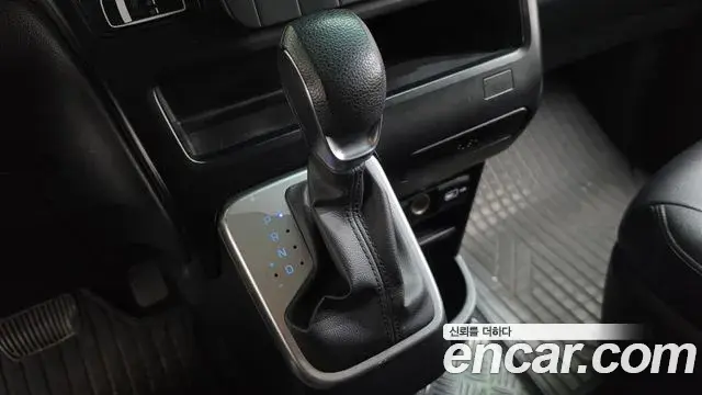 Hyundai Staria 2023 — Фото 9/20