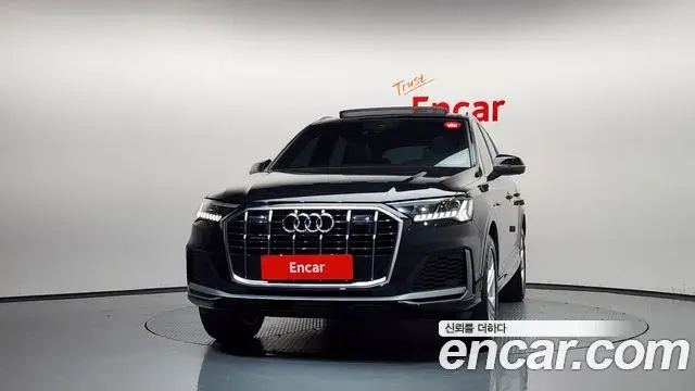 Audi Q7 2021 — Фото 2/20