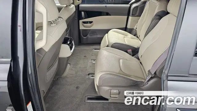 Kia Carnival 2023 — Photo 11/20