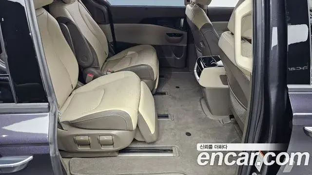 Kia Carnival 2023 — Photo 12/20