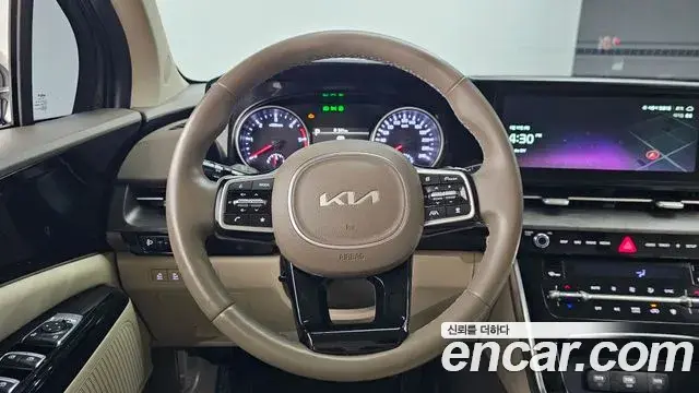 Kia Carnival 2023 — Photo 13/20