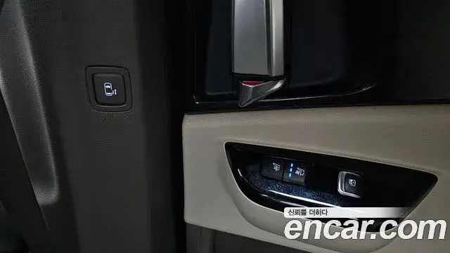 Kia Carnival 2023 — Photo 18/20