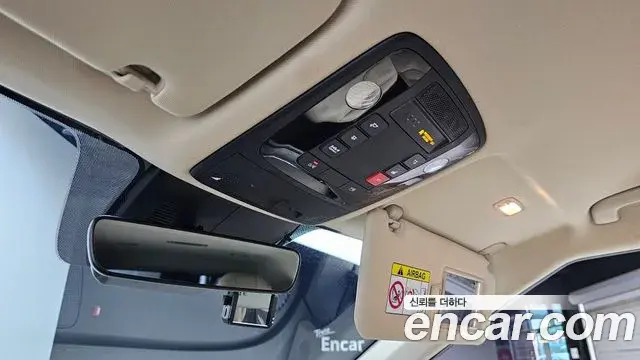 Kia Carnival 2023 — Photo 19/20