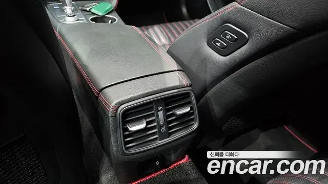 Genesis G70 2019 — Photo 15/36