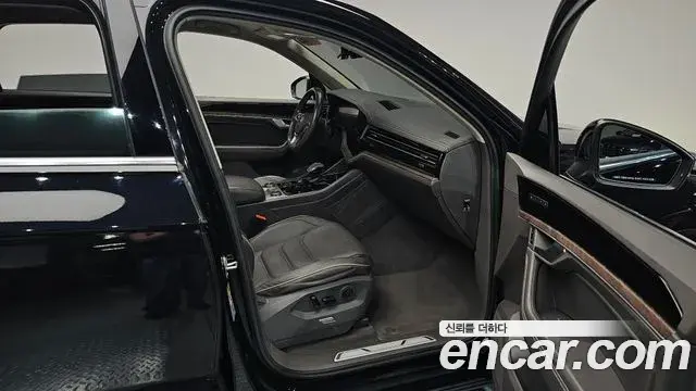 Volkswagen Touareg 2020 — Şəkil 31/36