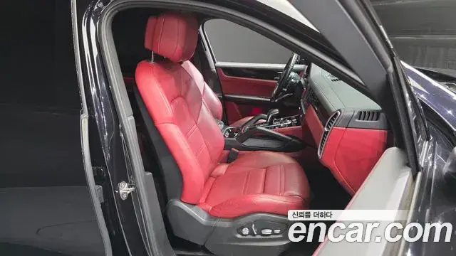 Porsche Cayenne 2020 — Фото 11/20