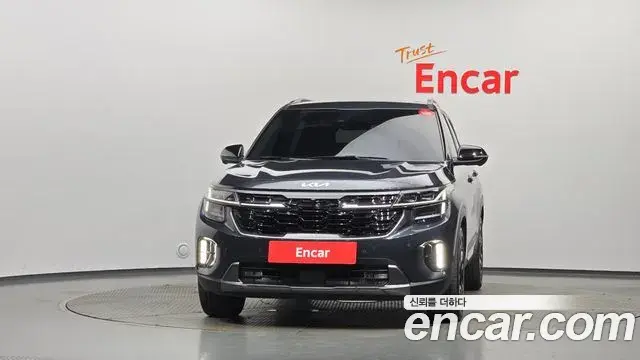 Kia Seltos 2023 — ფოტო 6/30