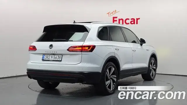 Volkswagen Touareg 2021 — Фото 2/20