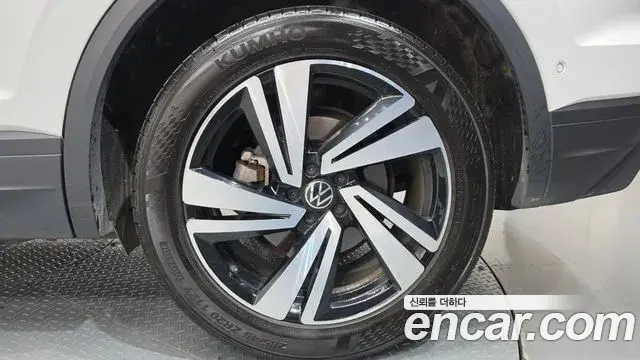 Volkswagen Touareg 2021 — Photo 1/35