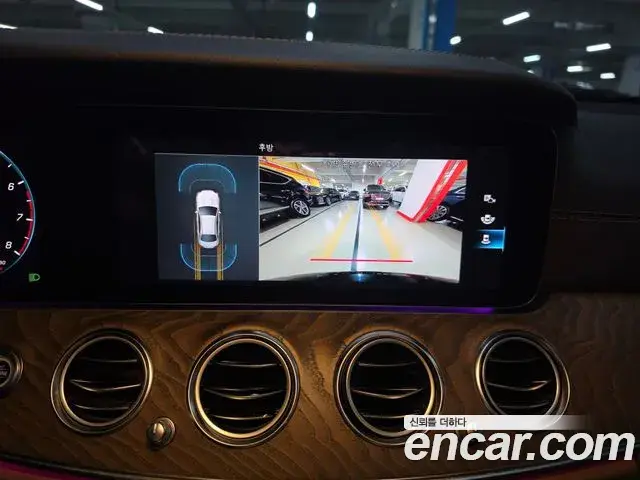 Mercedes-Benz E-Class 2021 — Фото 18/20