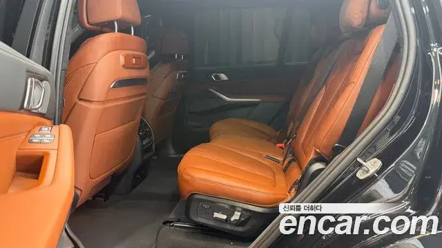 BMW X7 2025 — Фото 9/20