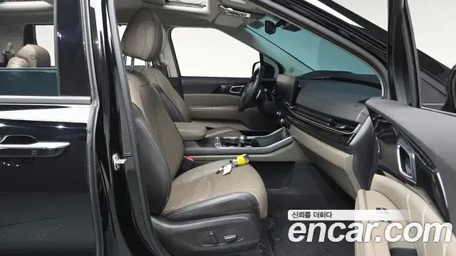 Kia Carnival 2023 — Photo 10/48