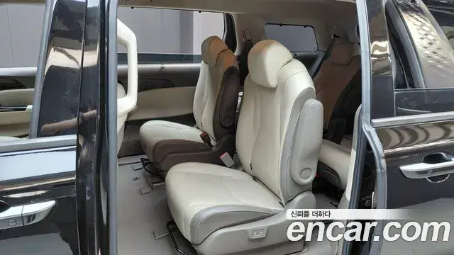 Kia Carnival 2021 — Photo 12/20