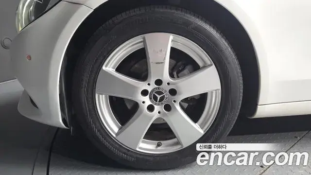 Mercedes-Benz C-Class 2018 — Şəkil 5/20