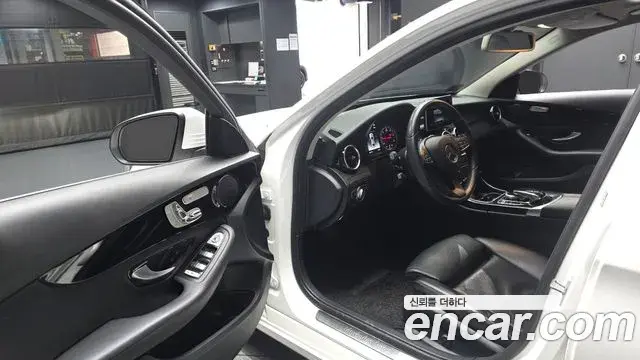 Mercedes-Benz C-Class 2018 — Şəkil 10/20