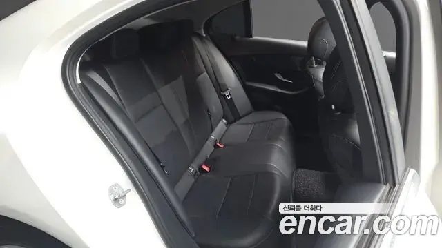 Mercedes-Benz C-Class 2018 — Şəkil 12/20