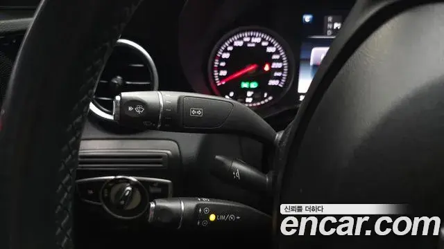 Mercedes-Benz C-Class 2018 — Şəkil 18/20