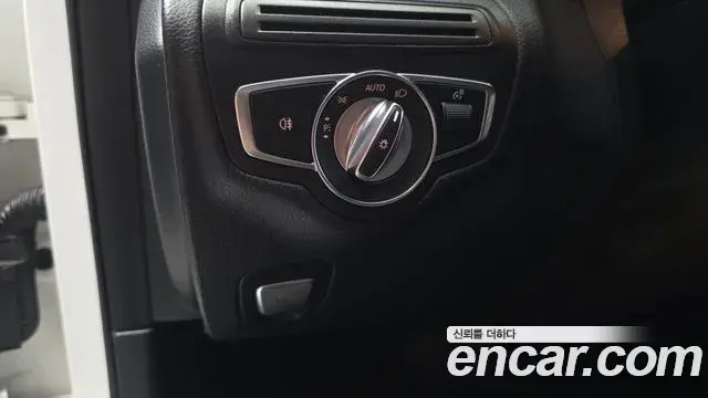 Mercedes-Benz C-Class 2018 — Şəkil 20/20