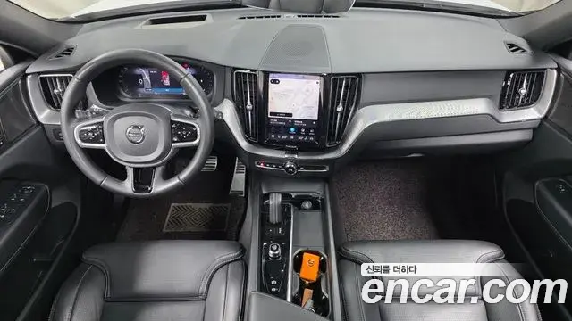Volvo XC60 2021 — ფოტო 7/20