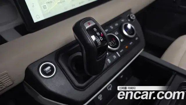 Land Rover Defender 2021 — Фото 9/20