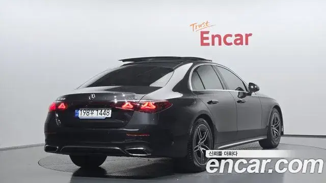 Mercedes-Benz E-Class 2024 — Photo 2/20