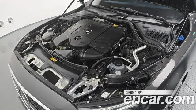 Mercedes-Benz E-Class 2024 — Photo 6/20