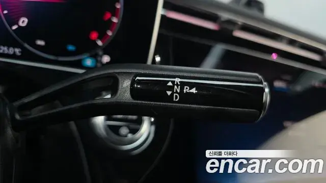Mercedes-Benz E-Class 2024 — Photo 9/20