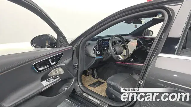 Mercedes-Benz E-Class 2024 — Photo 10/20