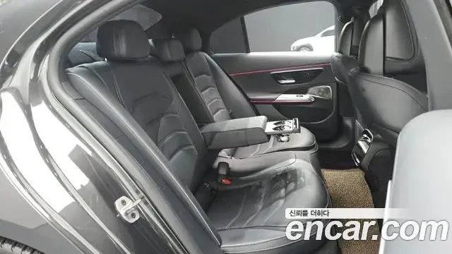 Mercedes-Benz E-Class 2024 — Photo 11/20