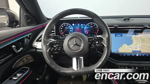 Mercedes-Benz E-Class 2024 — Photo 13/20