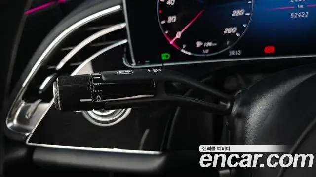 Mercedes-Benz E-Class 2024 — Photo 18/20
