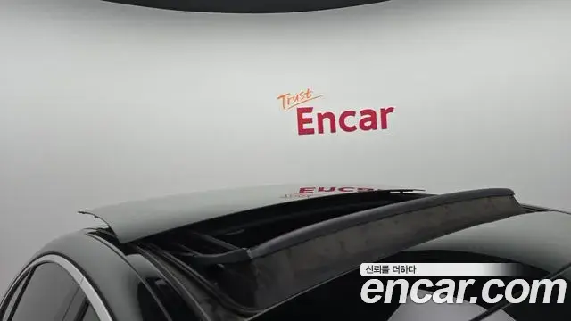 Mercedes-Benz E-Class 2024 — Photo 19/20