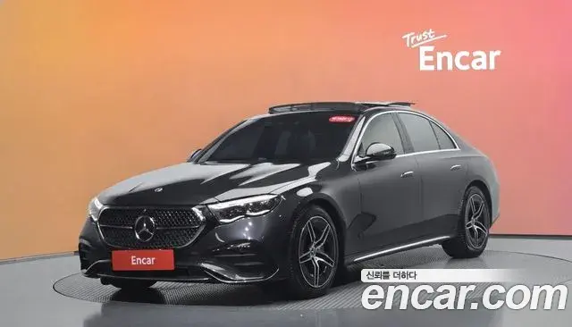 Mercedes-Benz E-Class 2024 — Photo 1/20